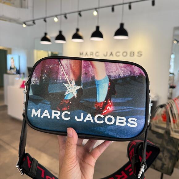 Marc Jacobs x ‘The Wizard of Oz’ Flash Crossbody - Picture 2 of 11